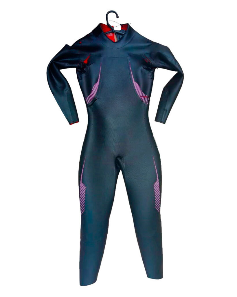 Roupa de neoprene antes do conserto